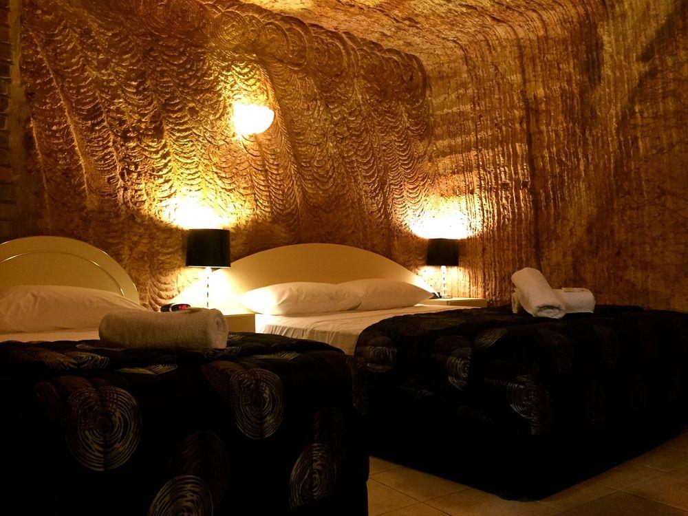 קובר פדי The Lookout Cave Underground Motel מראה חיצוני תמונה