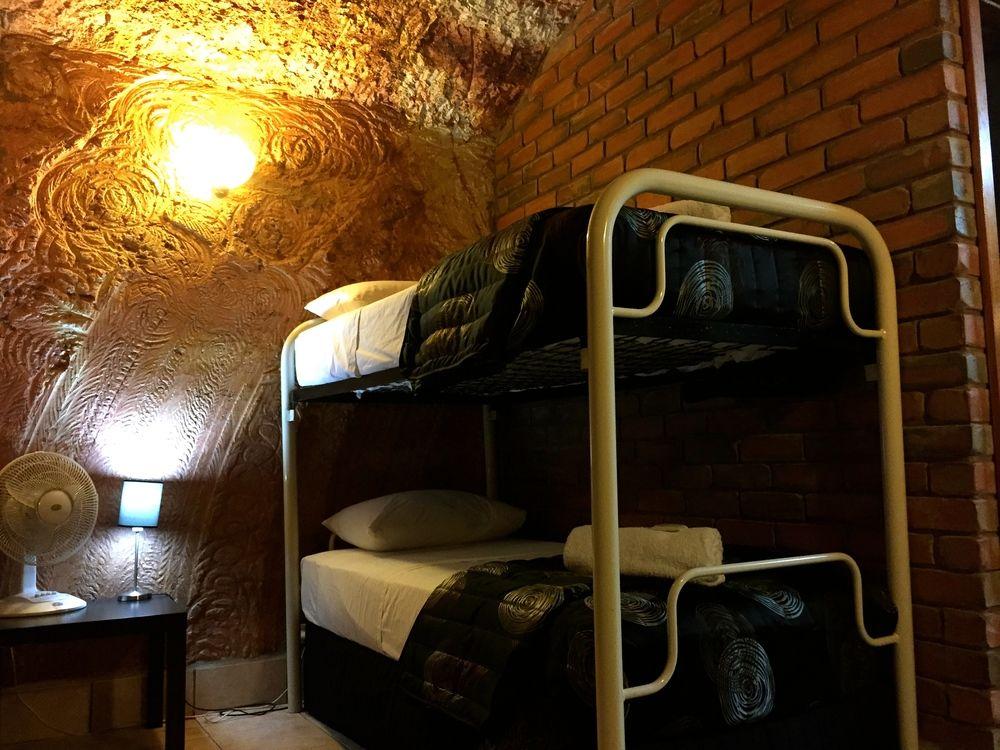 קובר פדי The Lookout Cave Underground Motel מראה חיצוני תמונה