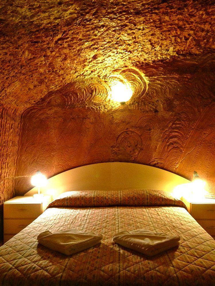 קובר פדי The Lookout Cave Underground Motel מראה חיצוני תמונה