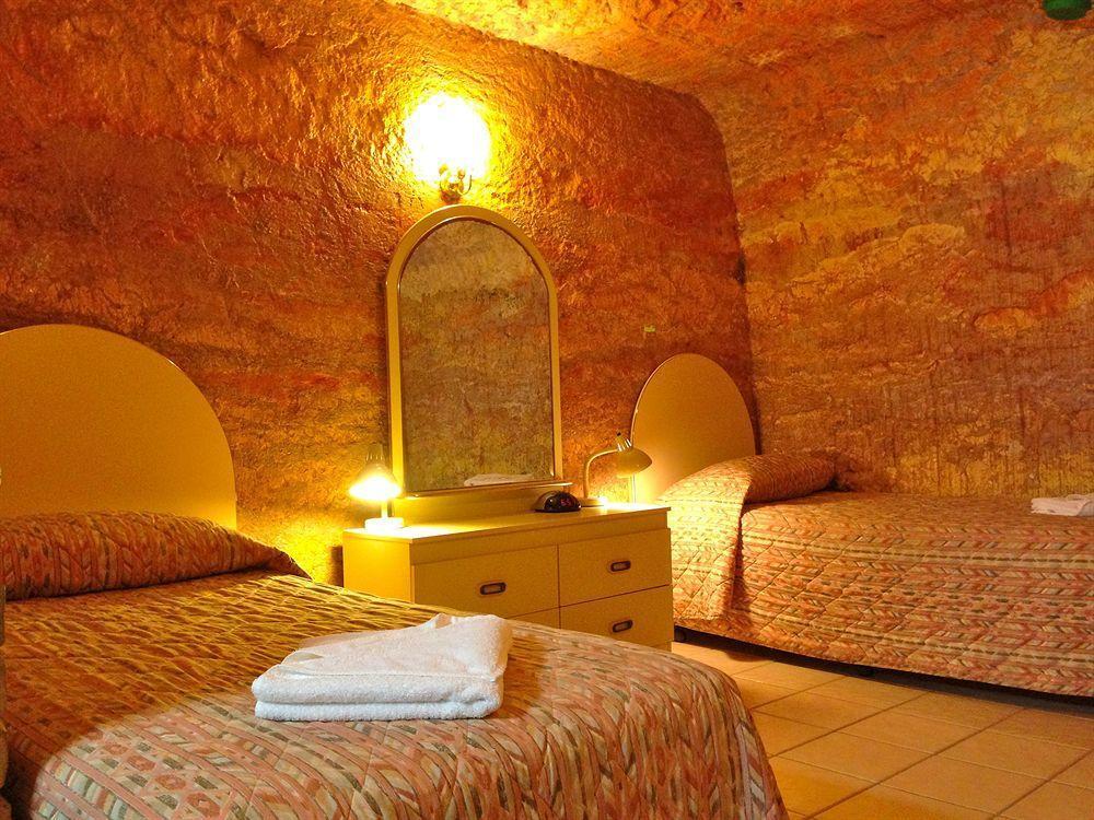 קובר פדי The Lookout Cave Underground Motel מראה חיצוני תמונה
