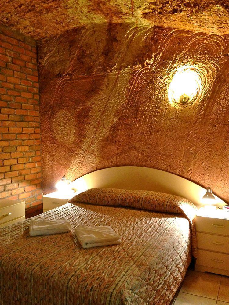 קובר פדי The Lookout Cave Underground Motel מראה חיצוני תמונה