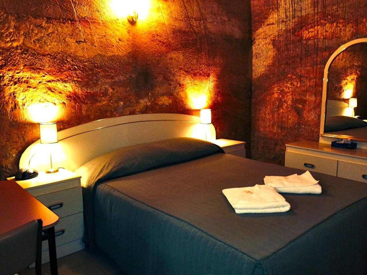 קובר פדי The Lookout Cave Underground Motel מראה חיצוני תמונה