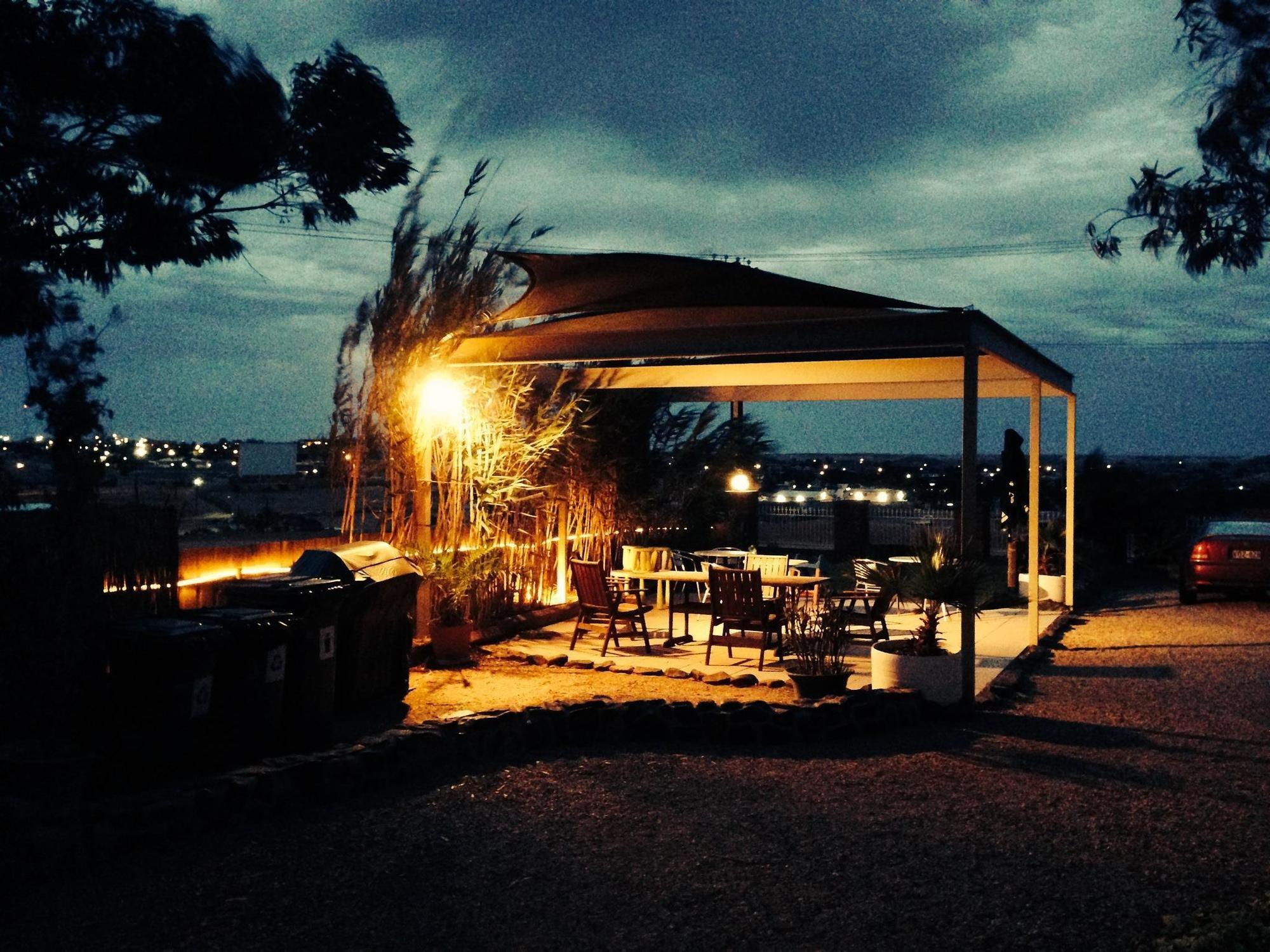 קובר פדי The Lookout Cave Underground Motel מראה חיצוני תמונה