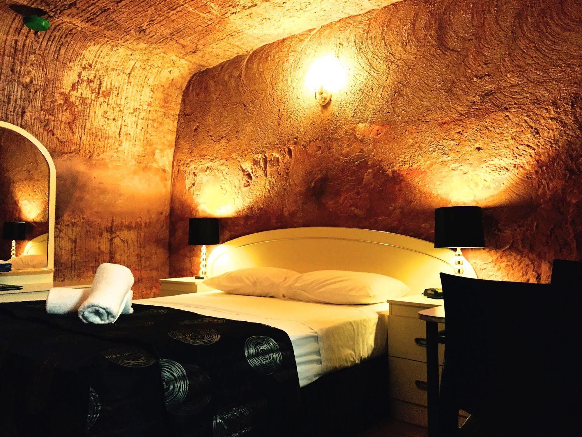 קובר פדי The Lookout Cave Underground Motel מראה חיצוני תמונה