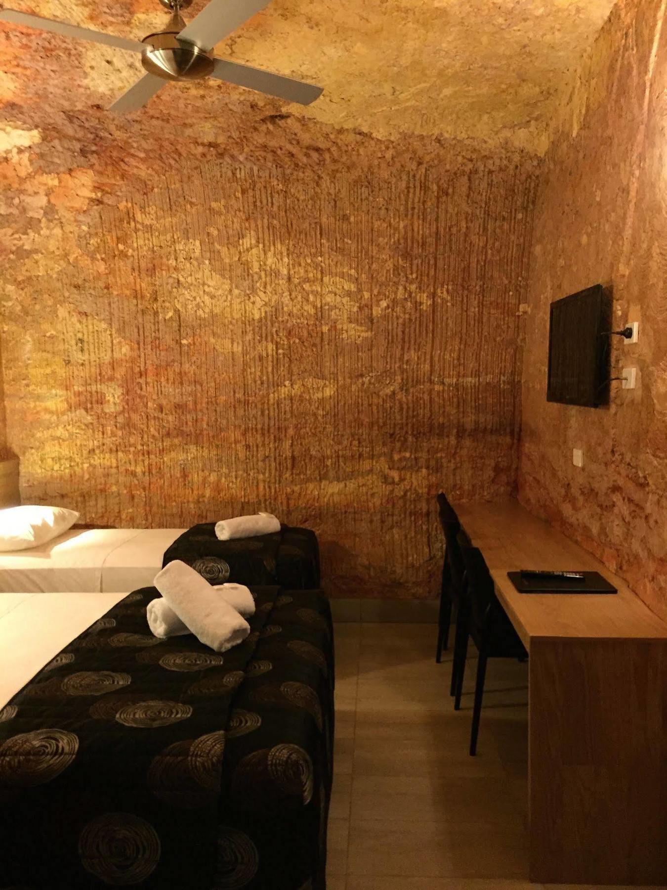 קובר פדי The Lookout Cave Underground Motel מראה חיצוני תמונה