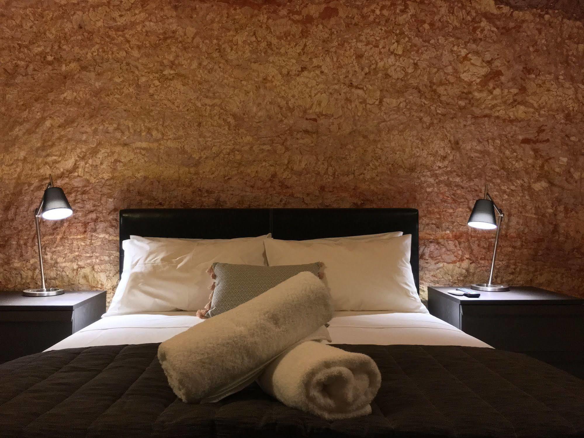 קובר פדי The Lookout Cave Underground Motel מראה חיצוני תמונה