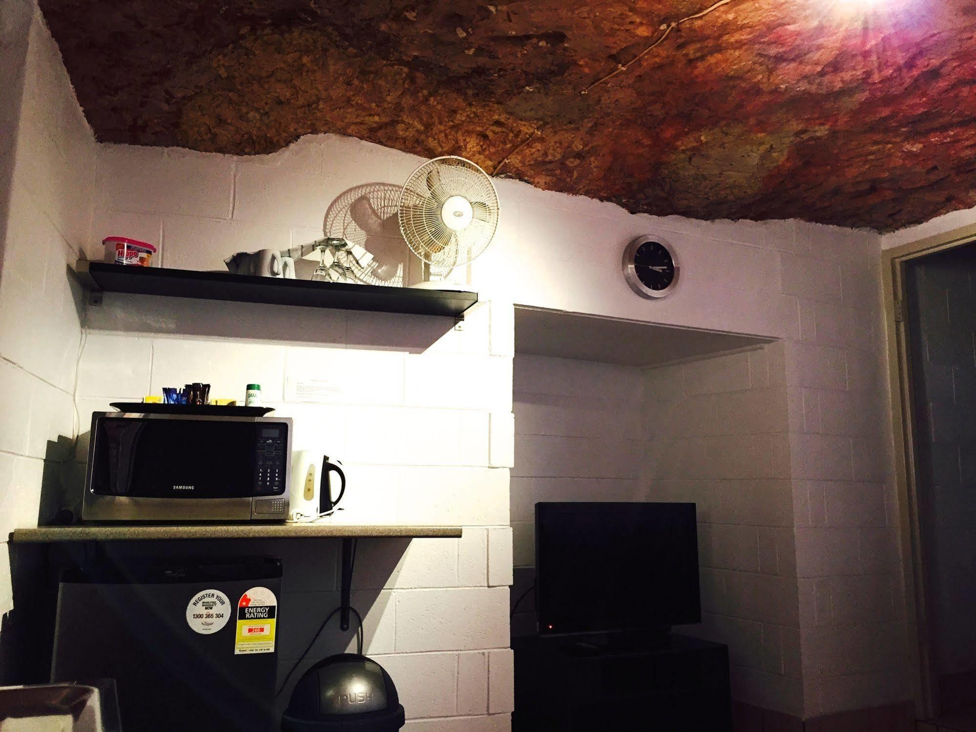 קובר פדי The Lookout Cave Underground Motel מראה חיצוני תמונה