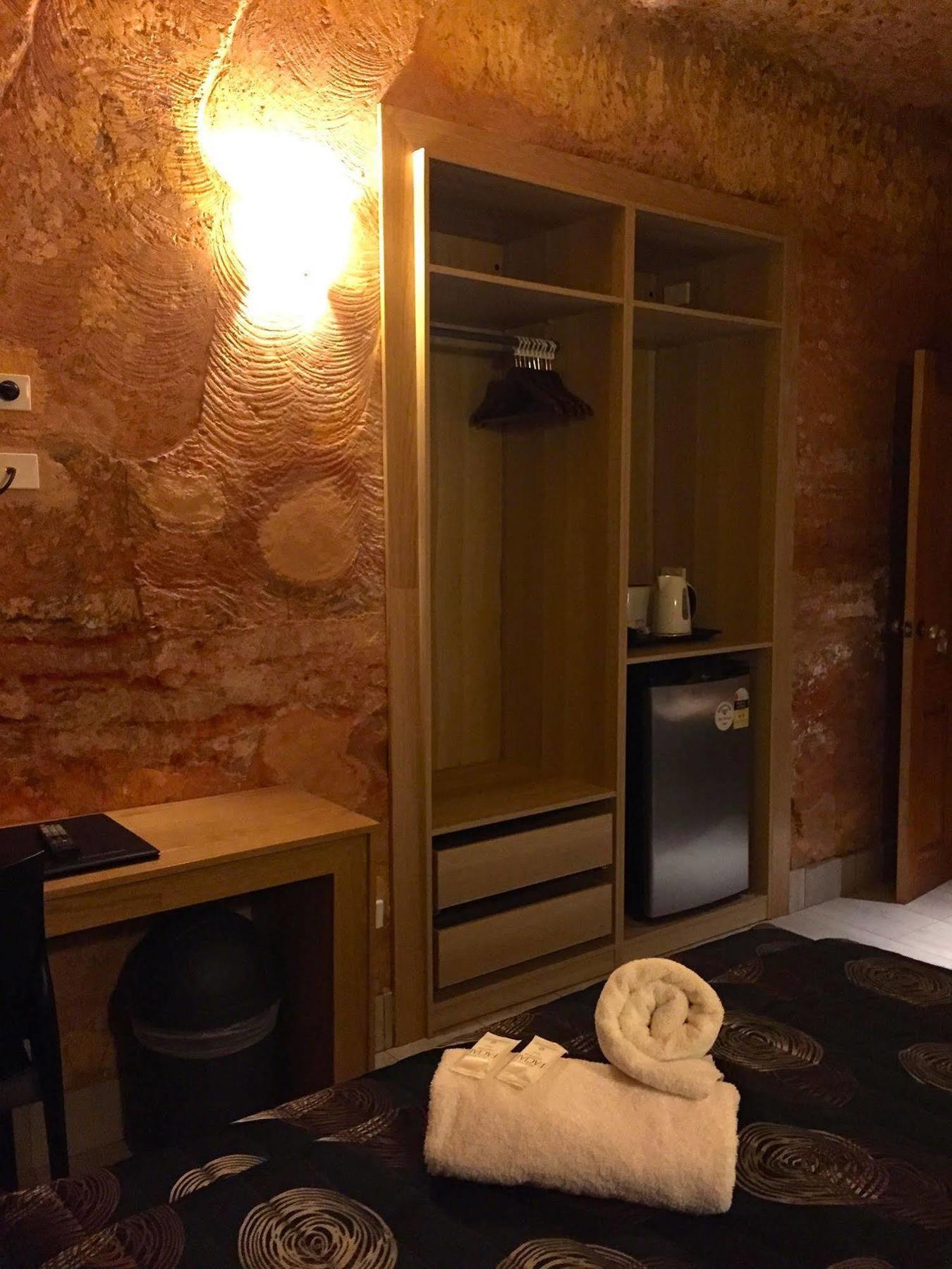 קובר פדי The Lookout Cave Underground Motel מראה חיצוני תמונה