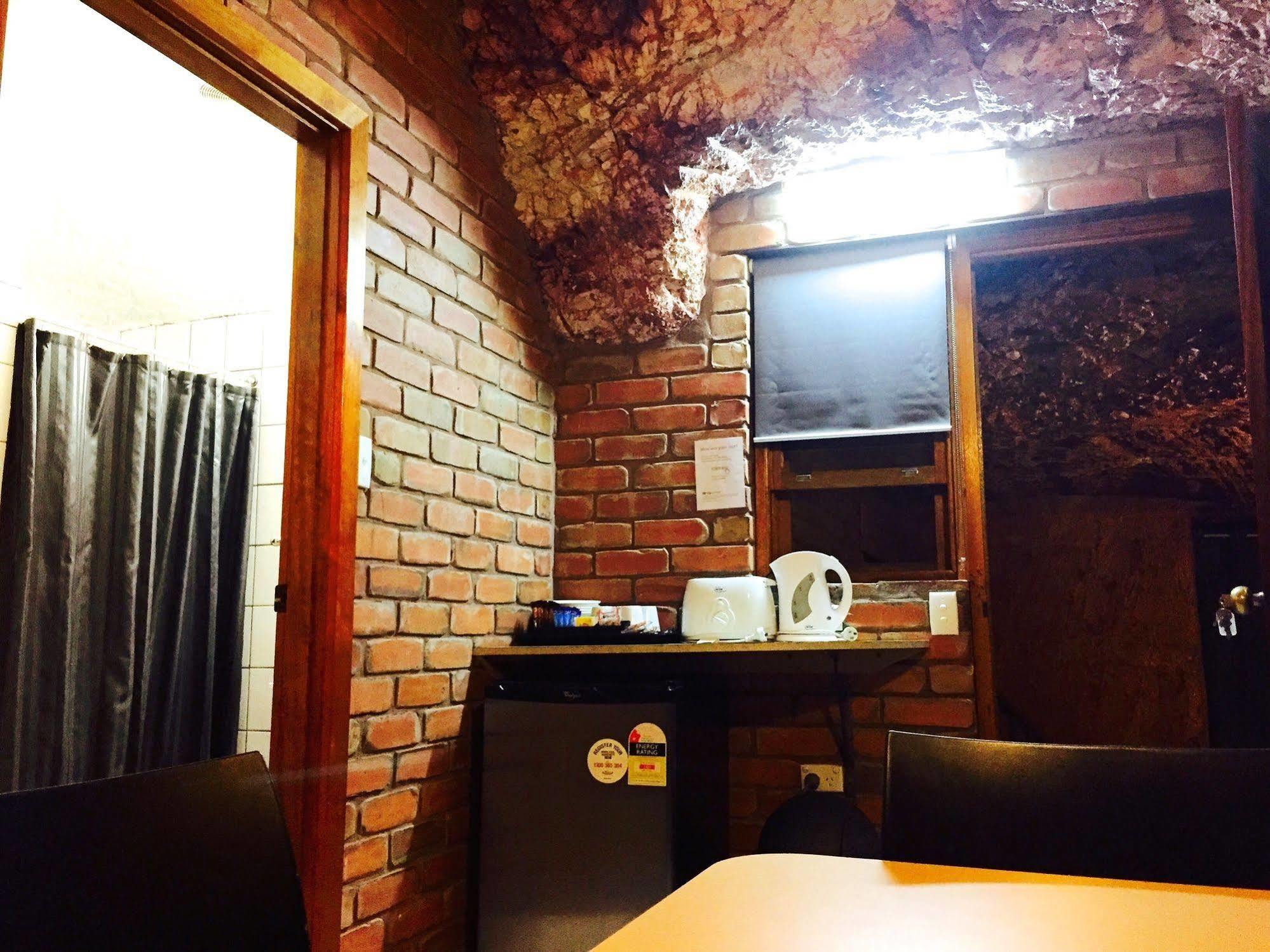 קובר פדי The Lookout Cave Underground Motel מראה חיצוני תמונה