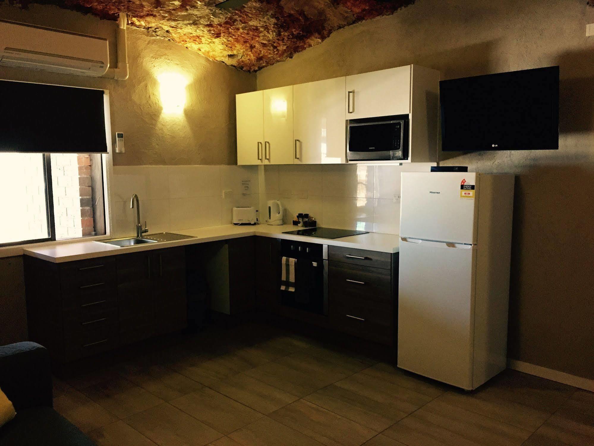 קובר פדי The Lookout Cave Underground Motel מראה חיצוני תמונה