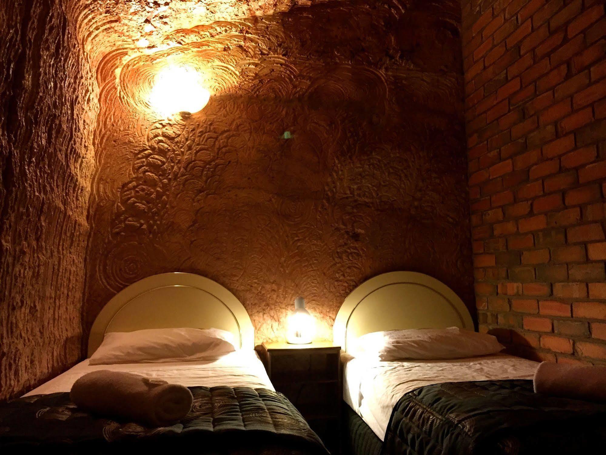 קובר פדי The Lookout Cave Underground Motel מראה חיצוני תמונה