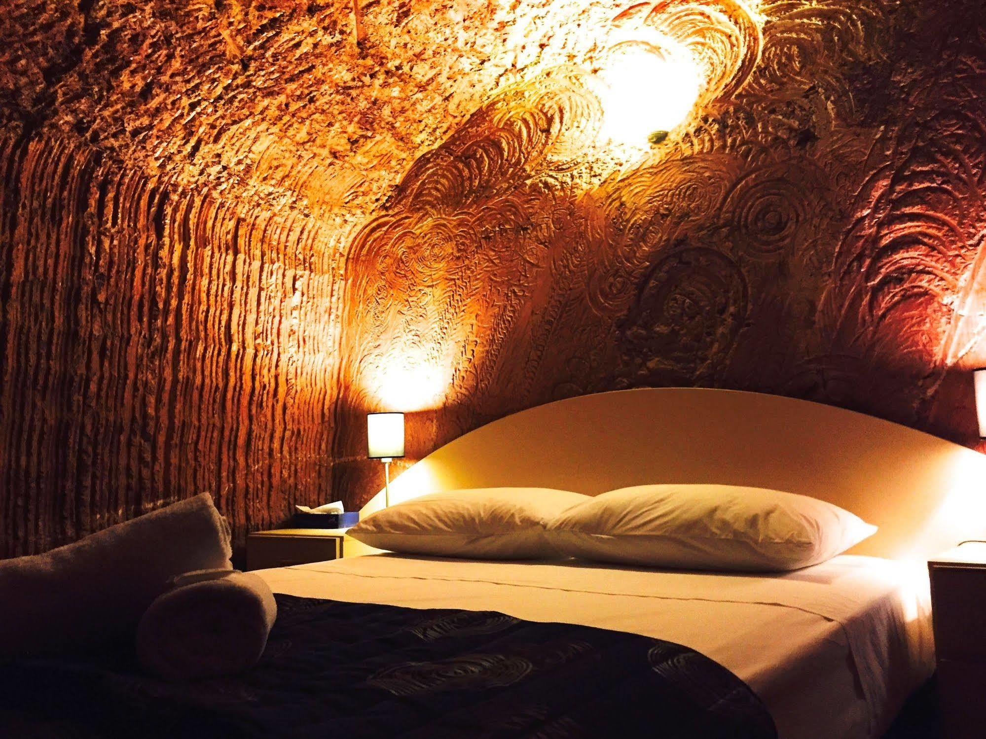 קובר פדי The Lookout Cave Underground Motel מראה חיצוני תמונה