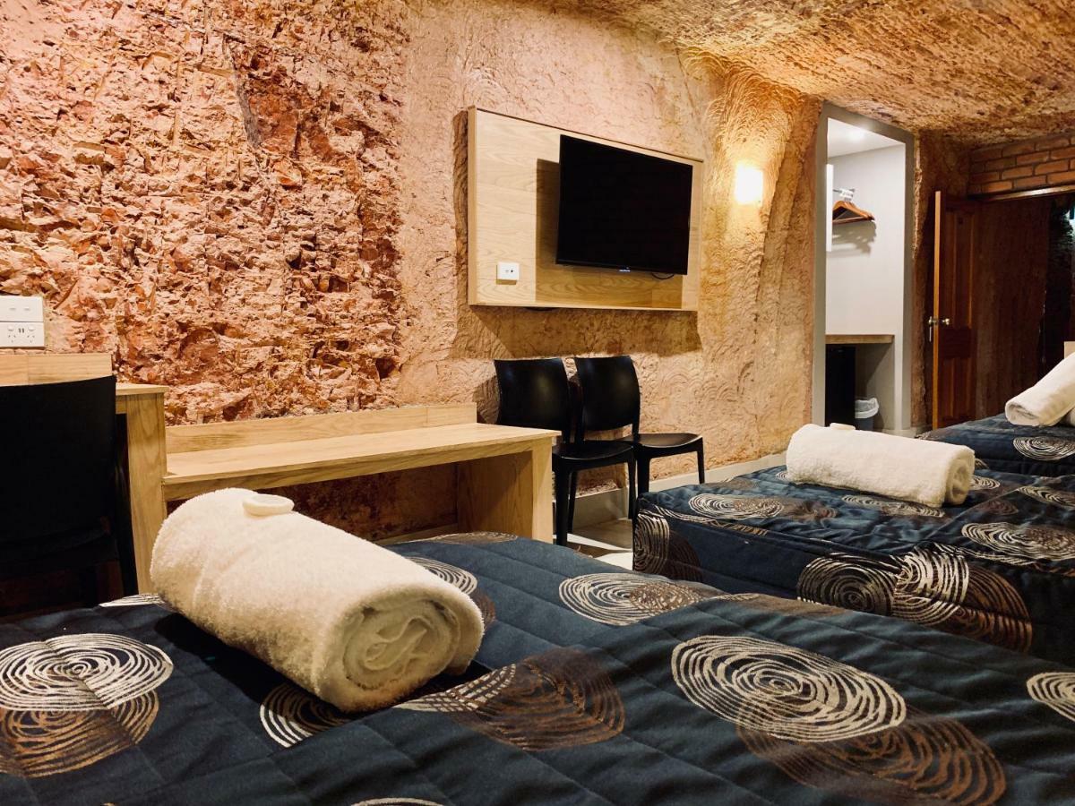 קובר פדי The Lookout Cave Underground Motel מראה חיצוני תמונה